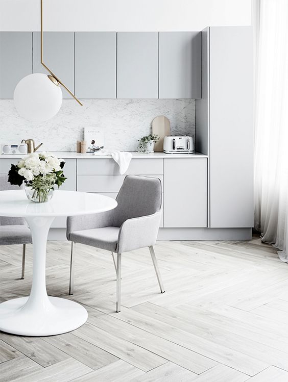 modern dove grey kitchen with a marble backsplash and some white touches for an airy look