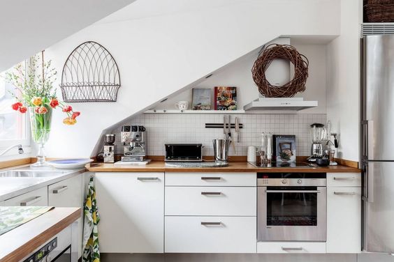 Space-Saving-Kitchens-Under-the-Stairs-11