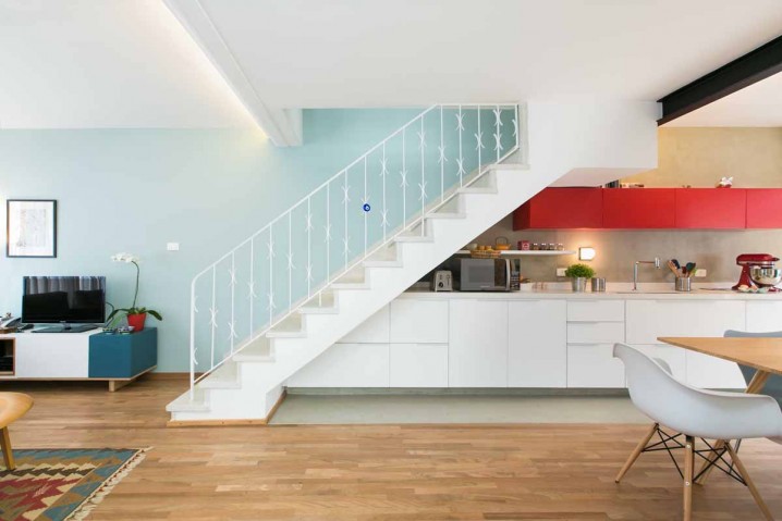 Space-Saving-Kitchens-Under-the-Stairs-14