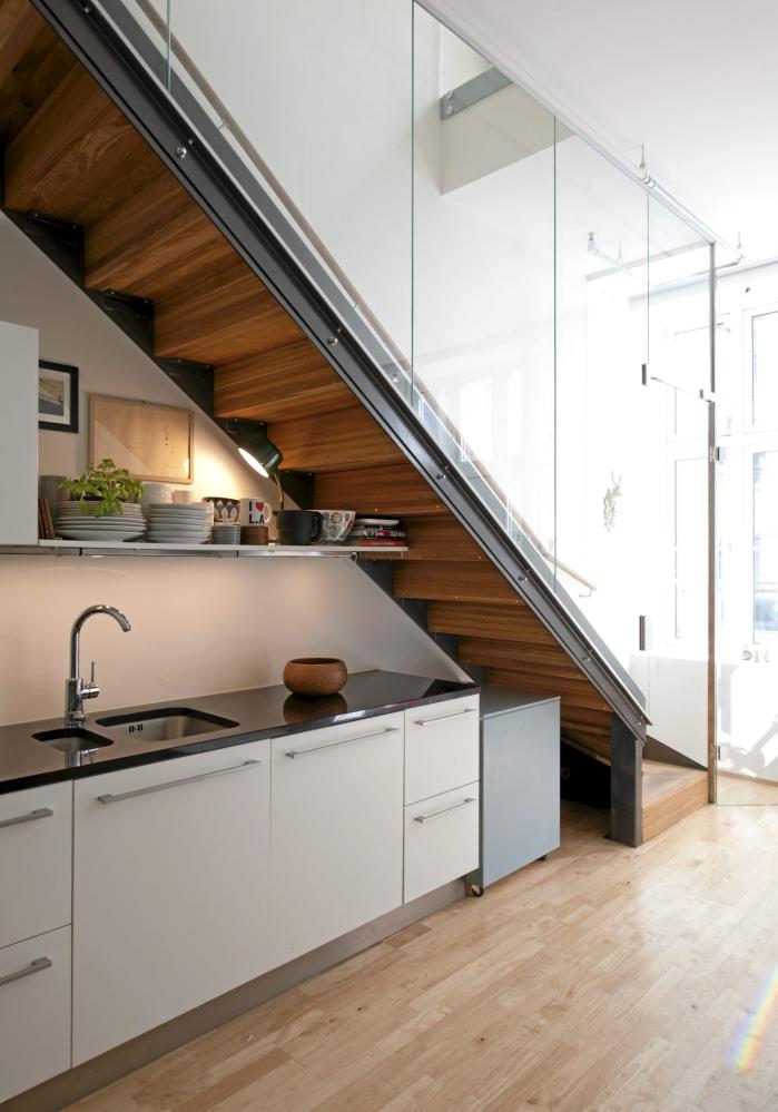 Space-Saving-Kitchens-Under-the-Stairs-16