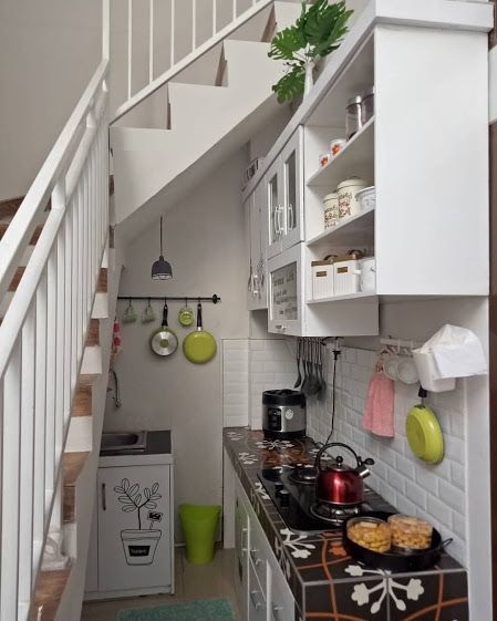 Space-Saving-Kitchens-Under-the-Stairs-2