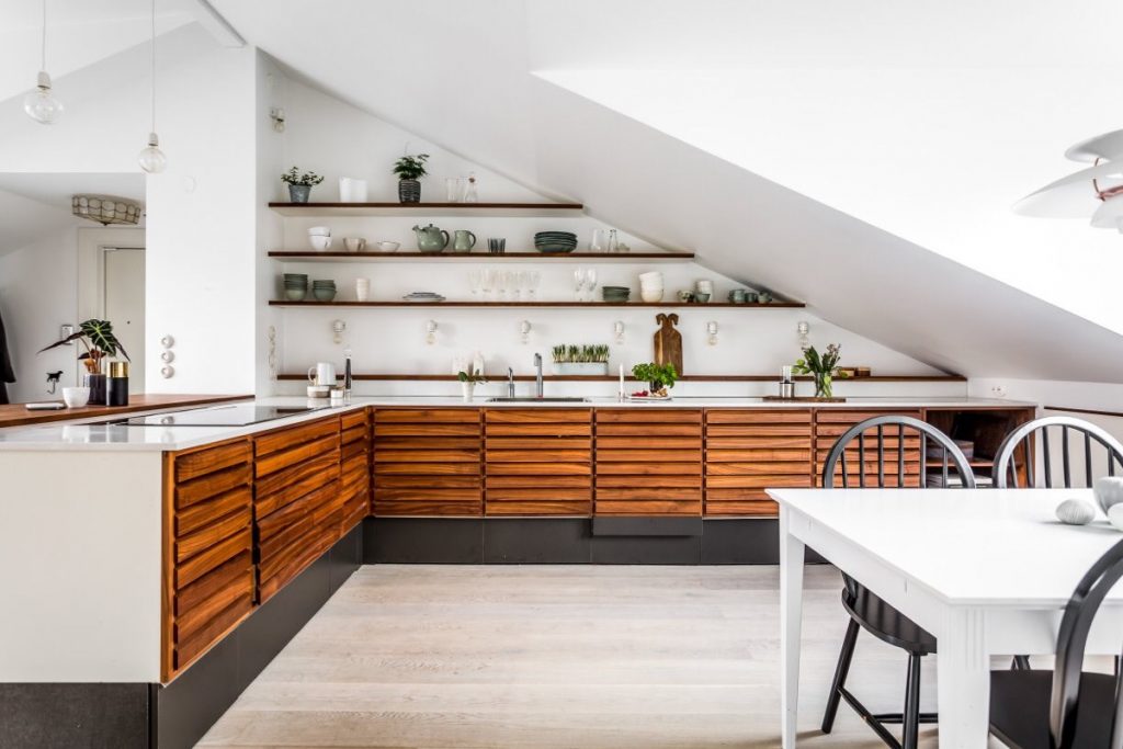 L-shaped-kitchen-under-eaves