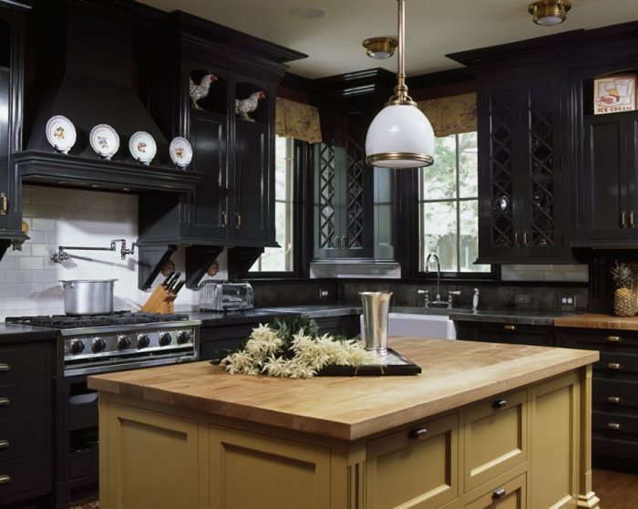 1650100561_870_Black-Kitchens-3-p3-e1520761186439.jpeg