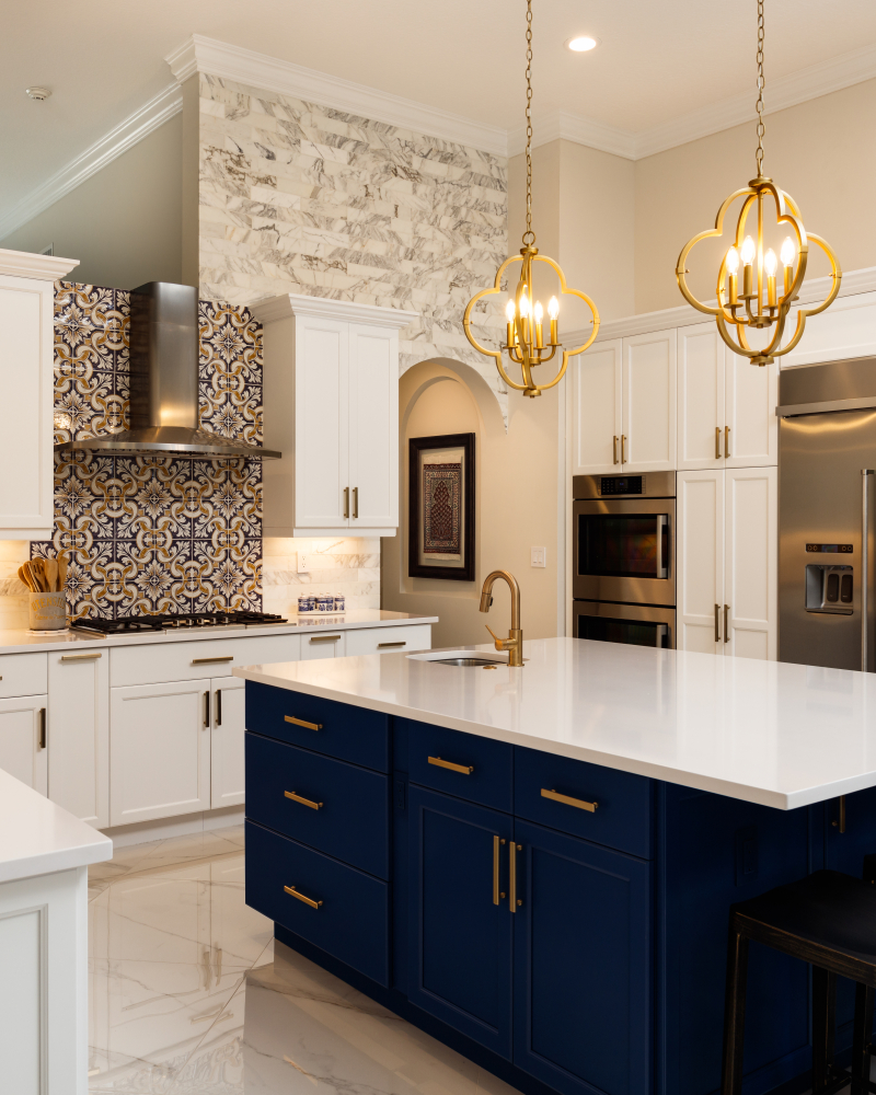 Beautiful,Luxury,Home,Kitchen,With,White,Cabinets.