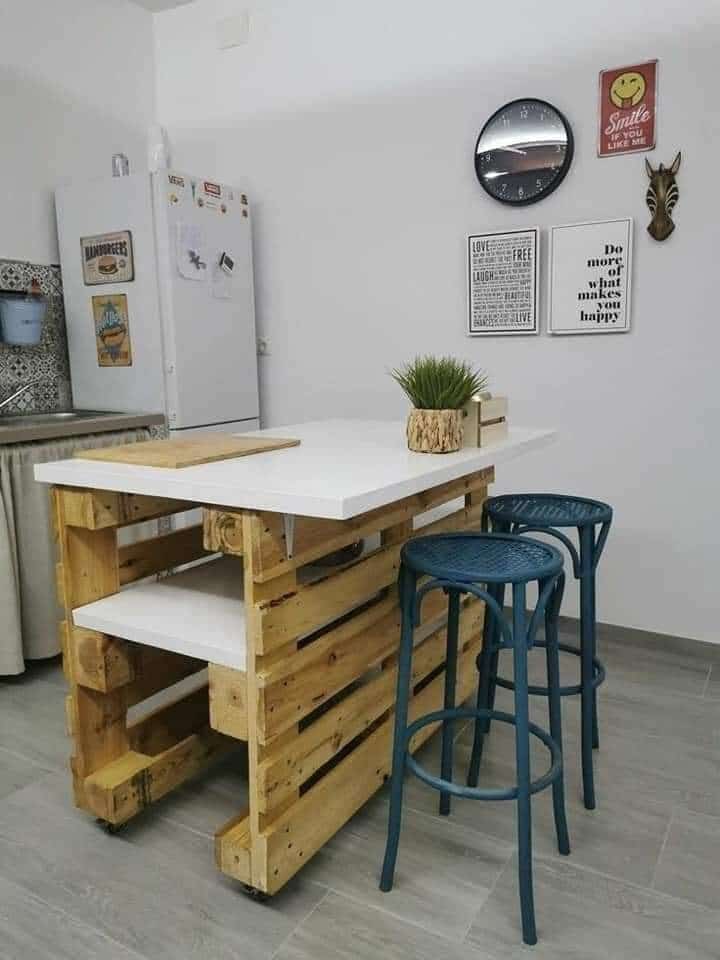 Create a kitchen island from just a few wood (1)