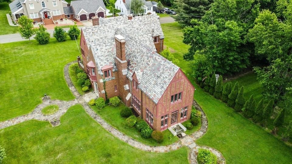 1929 Tudor Revival For Sale In Cambridge Ohio (12)