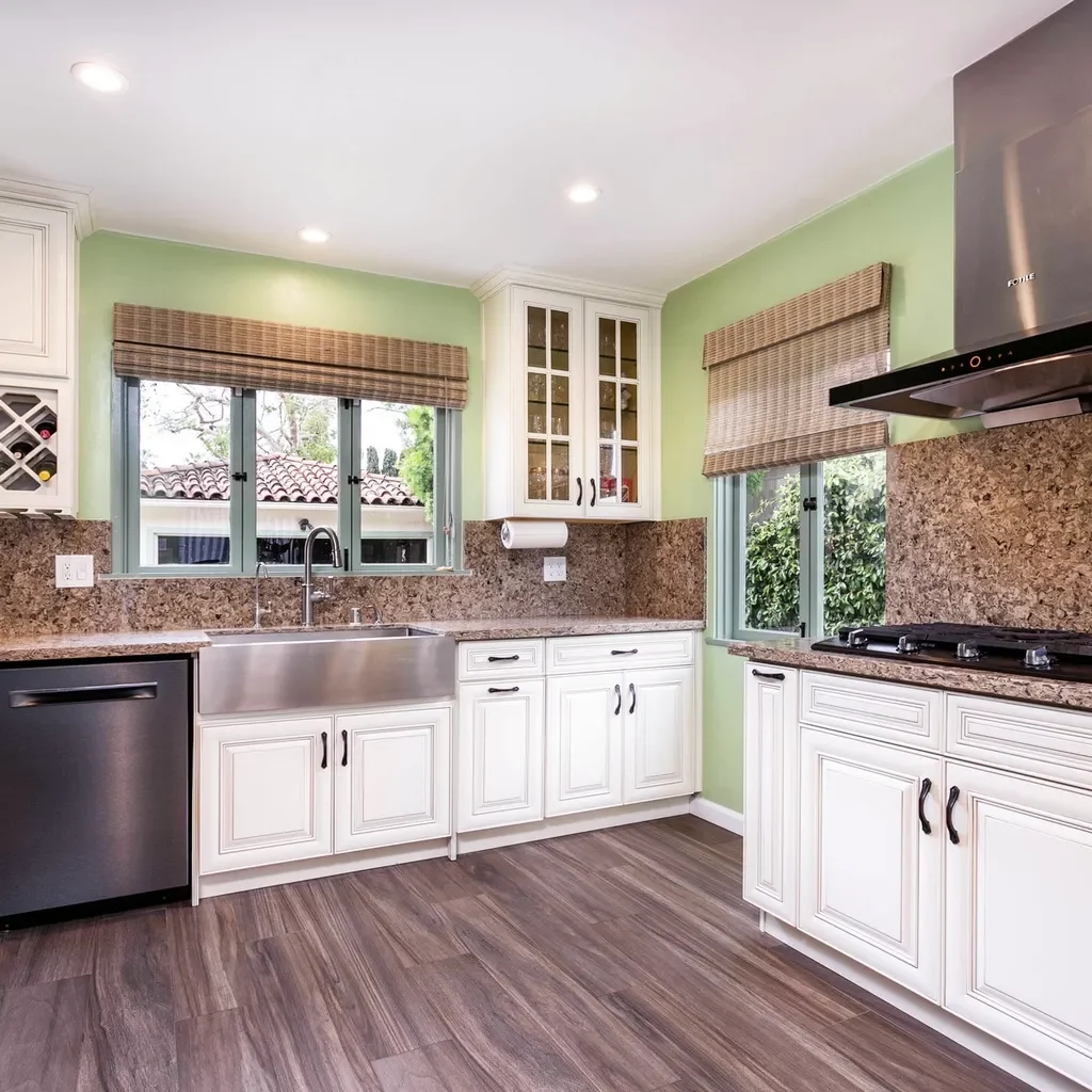 15 White Kitchen Cabinets Ideas for a Neutral Background 14