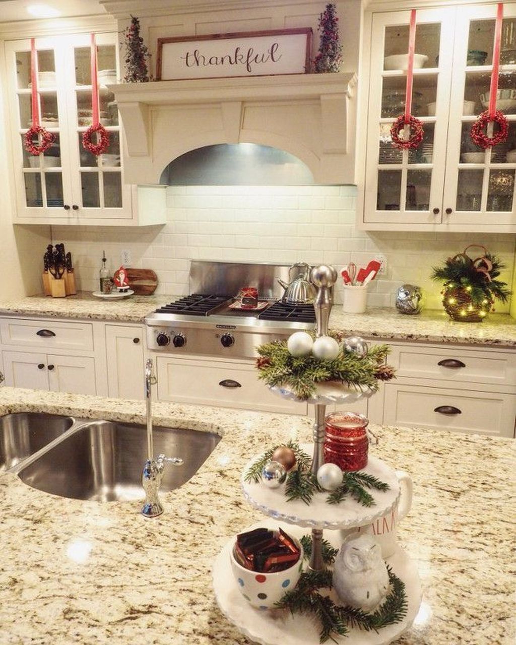 50 Cozy Winter Kitchen Decoration Ideas Christmas kitchen decor