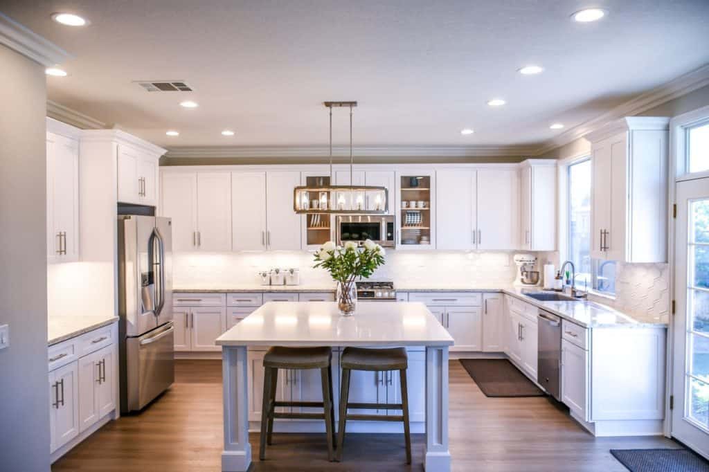 Choosing the best white wooden cabinets for your_yy