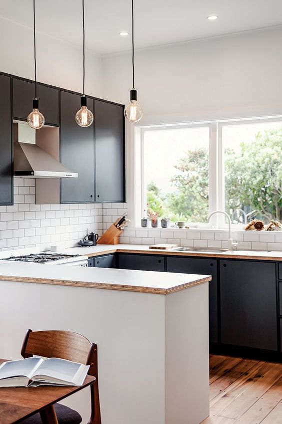 a U shaped kitchen is a nice idea for_yythkg