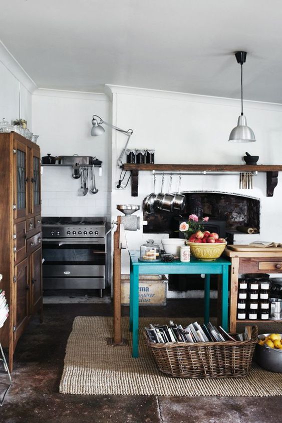 a kitchen island formed with two dining tables_yyth