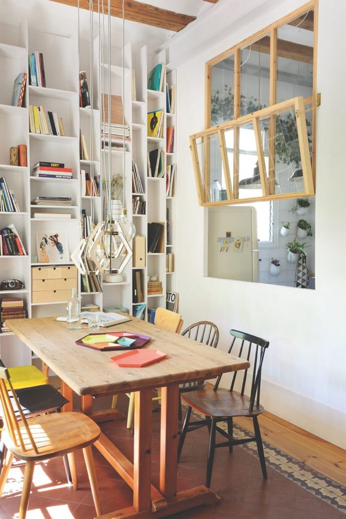Creative-Kitchens-with-Presentation-Windows-3
