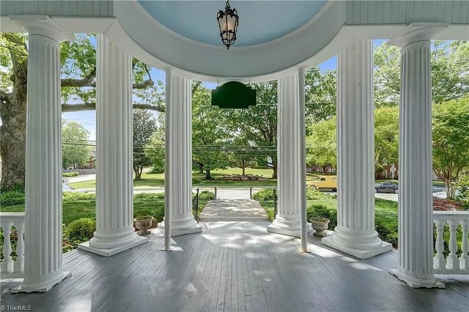 1910 Neoclassical For Sale In Greensboro North Caro (1)