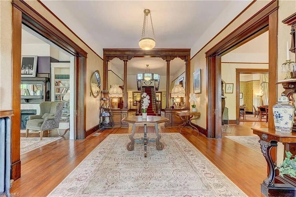 1910 Neoclassical For Sale In Greensboro North Caro (2)