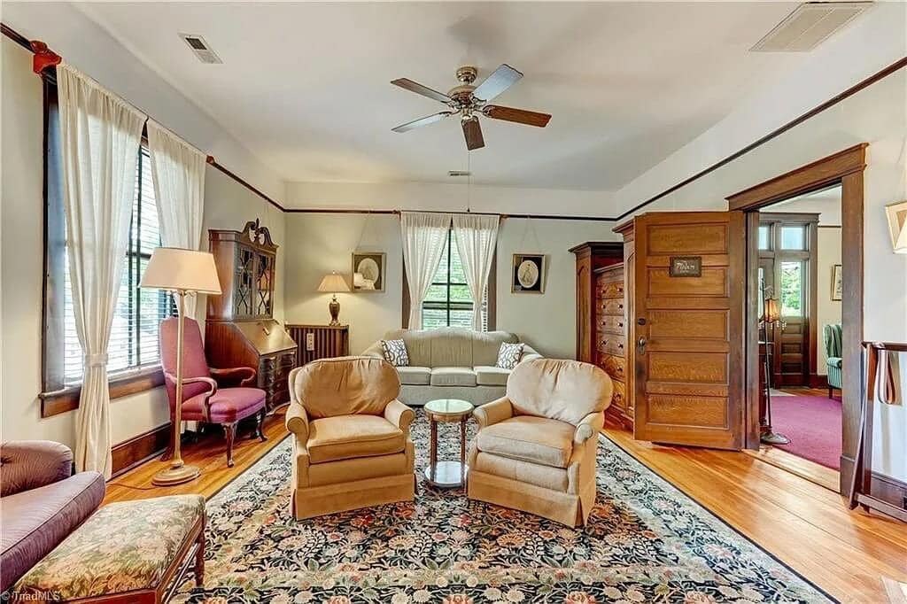 1910 Neoclassical For Sale In Greensboro North Caro (8)