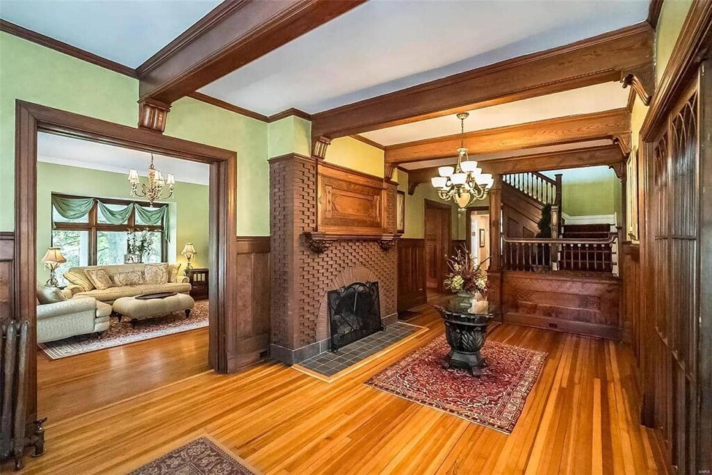 1897 Spider Web House For Sale In Saint Loui (3)