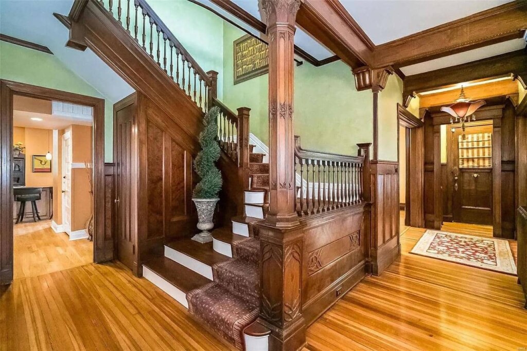 1897 Spider Web House For Sale In Saint Loui (5)
