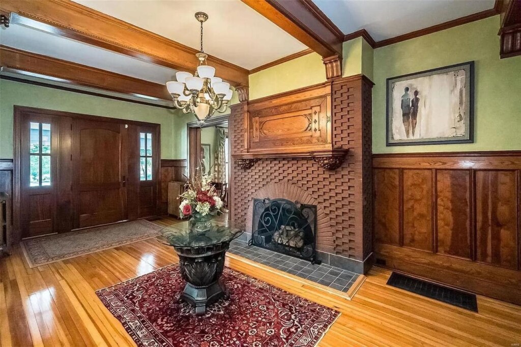 1897 Spider Web House For Sale In Saint Loui (6)