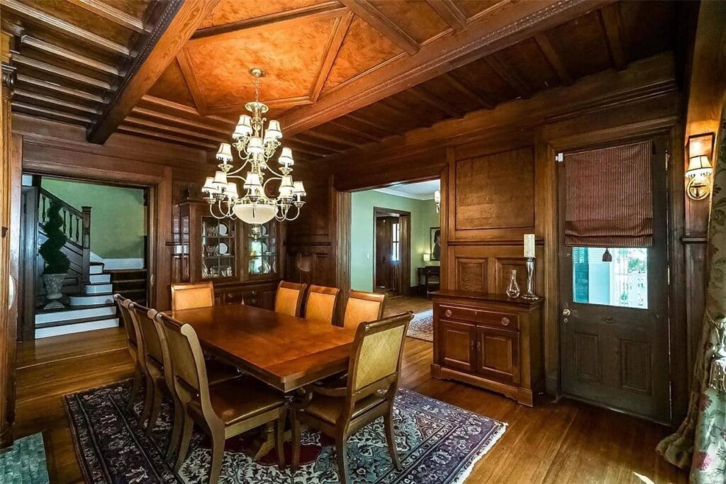 1897 Spider Web House For Sale In Saint Loui (7)