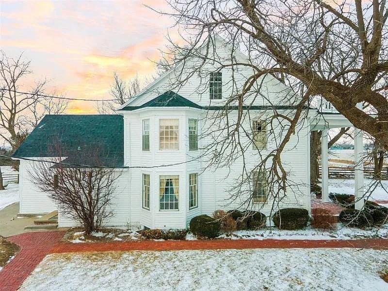 1899 Colonial Revival For Sale In Council Bluffs Iowa