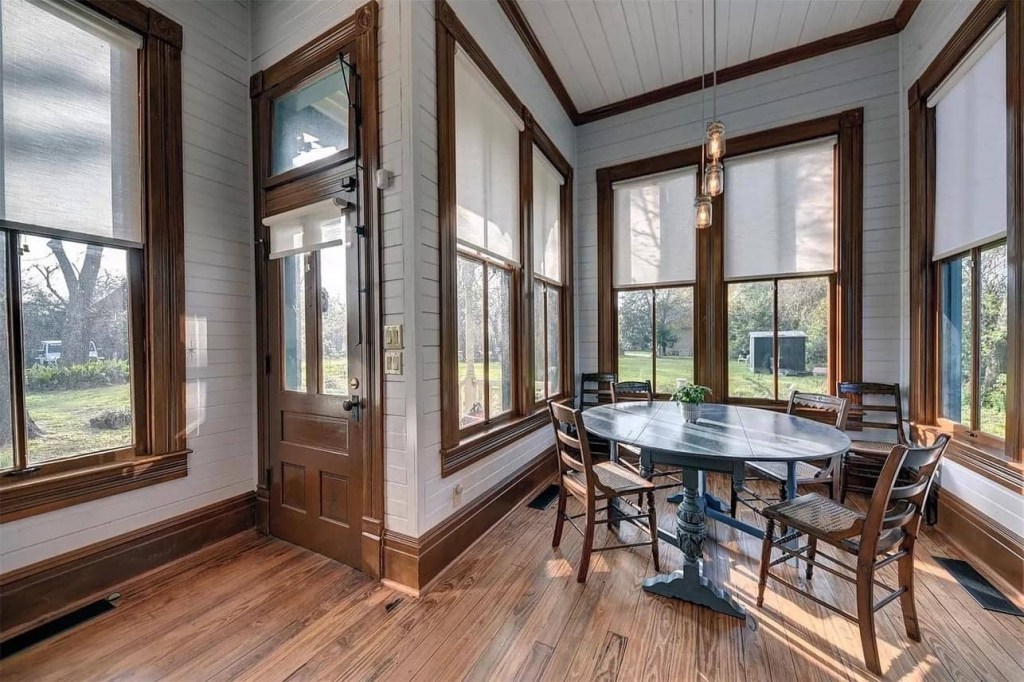1895 Victorian For Sale In Brenham Texas (10)