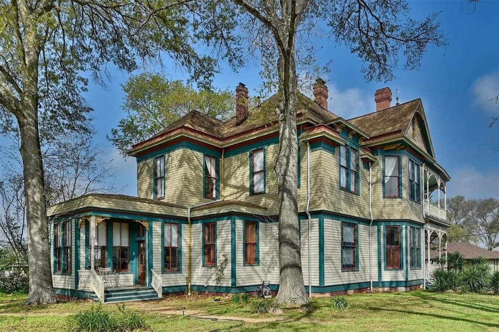1895 Victorian For Sale In Brenham Texas (18)