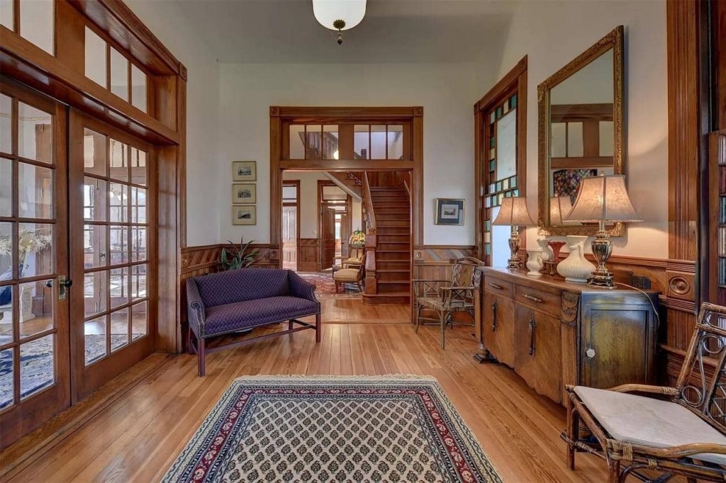 1895 Victorian For Sale In Brenham Texas (2)