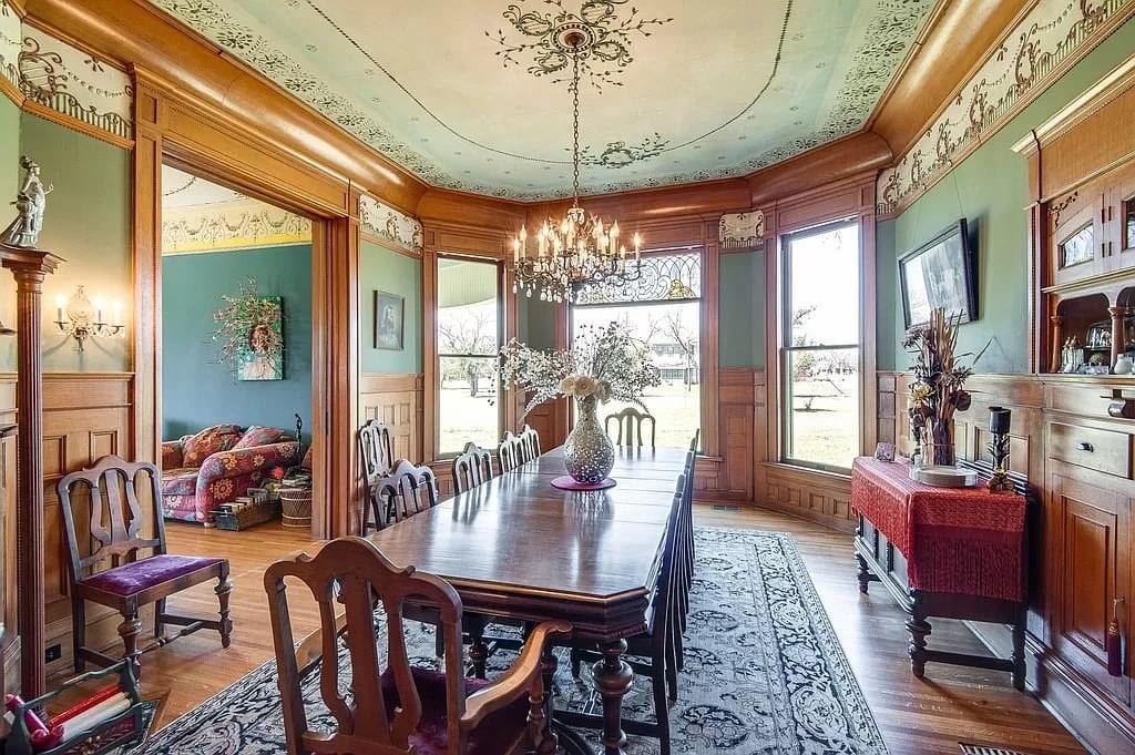 1898 Victorian For Sale In Dublin Texas — Captivating Houses