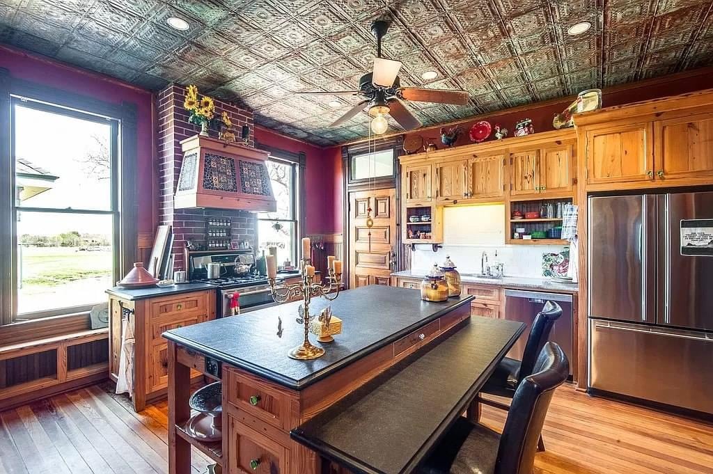 1898 Victorian For Sale In Dublin Texas — Captivating Houses