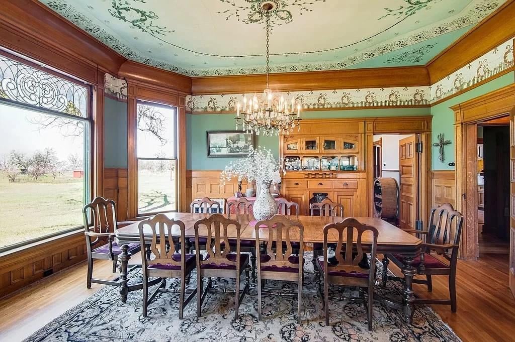 1898 Victorian For Sale In Dublin Texas — Captivating Houses