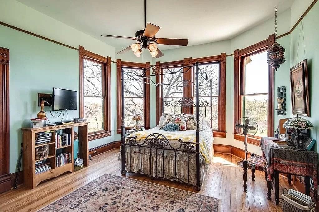 1898 Victorian For Sale In Dublin Texas — Captivating Houses