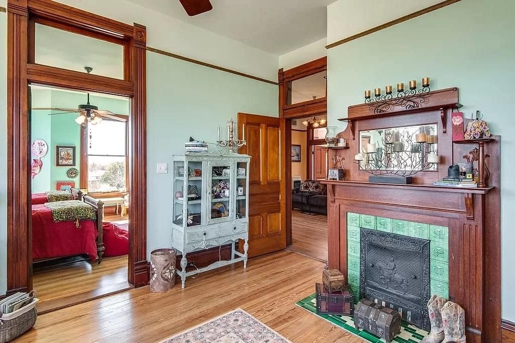 1898 Victorian For Sale In Dublin Texas — Captivating Houses