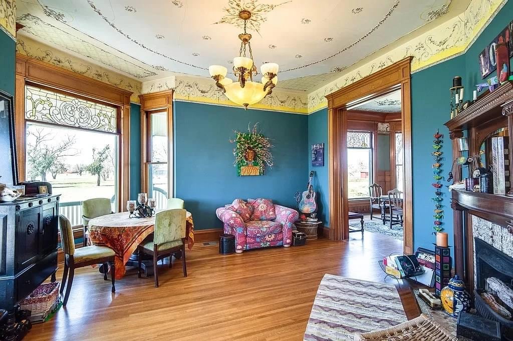 1898 Victorian For Sale In Dublin Texas — Captivating Houses
