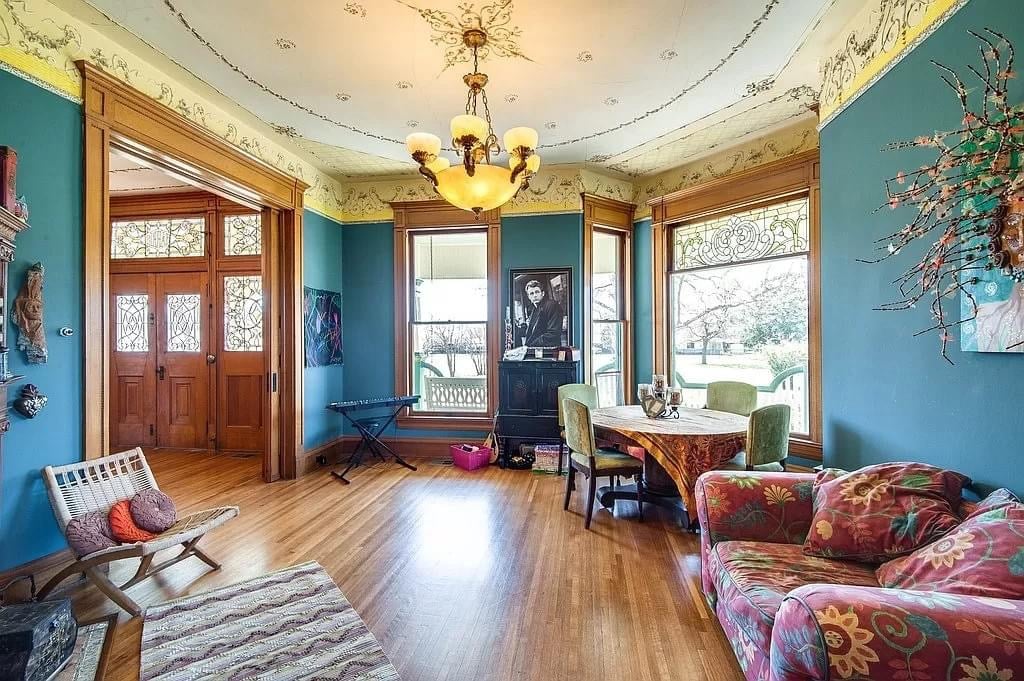 1898 Victorian For Sale In Dublin Texas — Captivating Houses