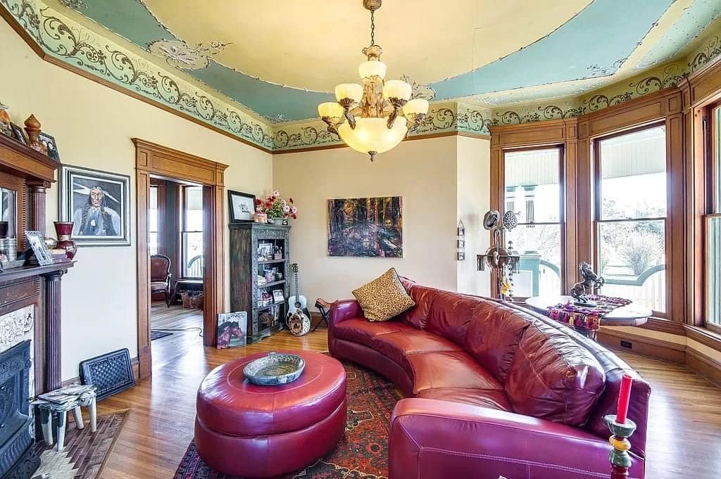1898 Victorian For Sale In Dublin Texas — Captivating Houses