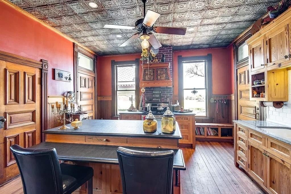 1898 Victorian For Sale In Dublin Texas — Captivating Houses