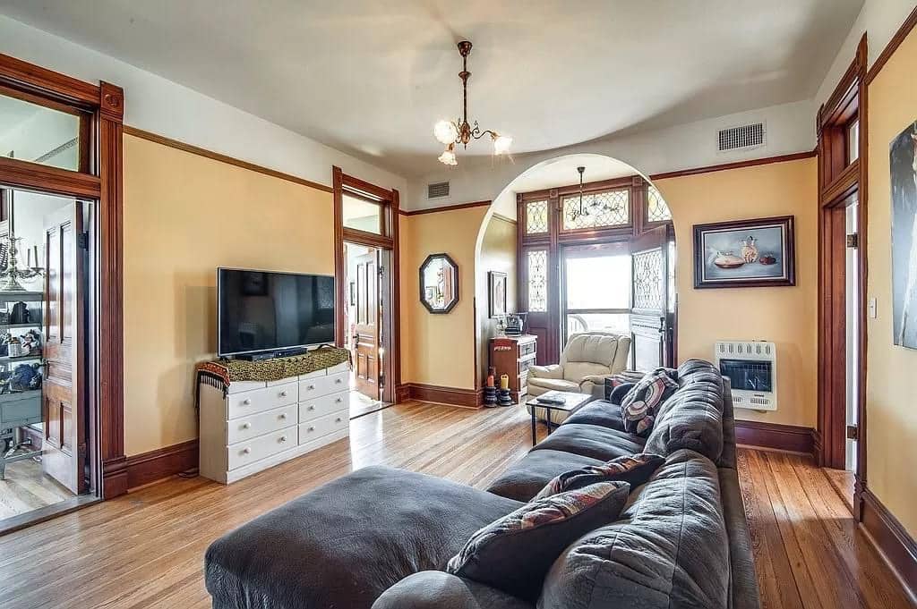 1898 Victorian For Sale In Dublin Texas — Captivating Houses