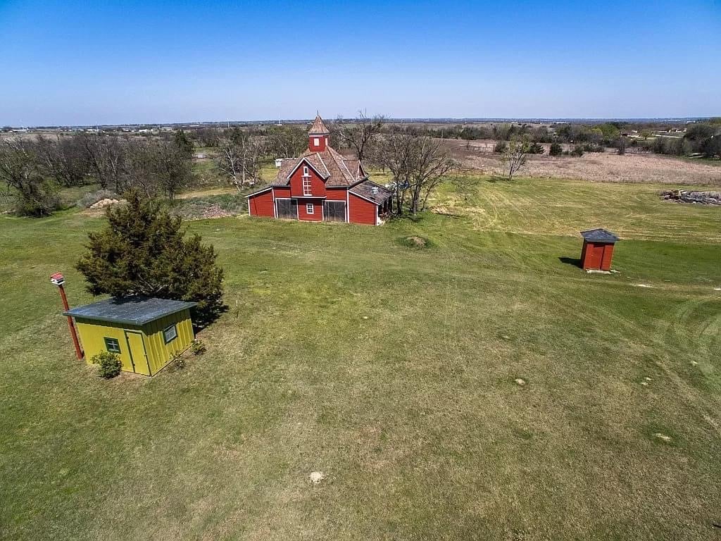 1898 Victorian For Sale In Dublin Texas — Captivating Houses