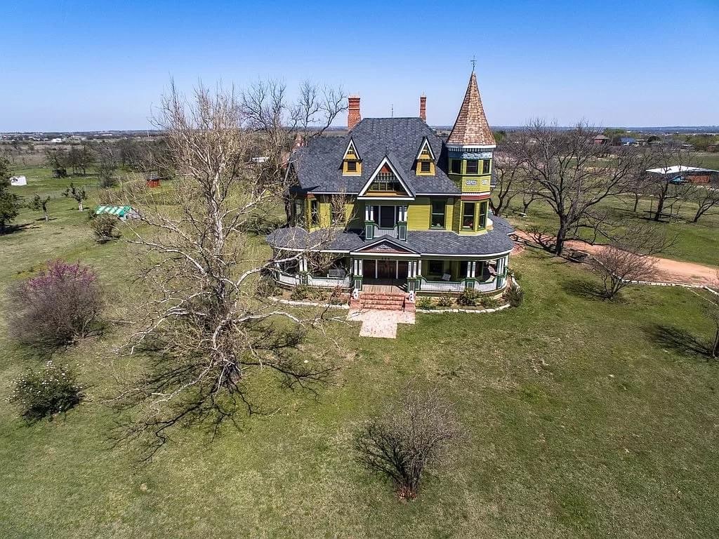 1898 Victorian For Sale In Dublin Texas — Captivating Houses