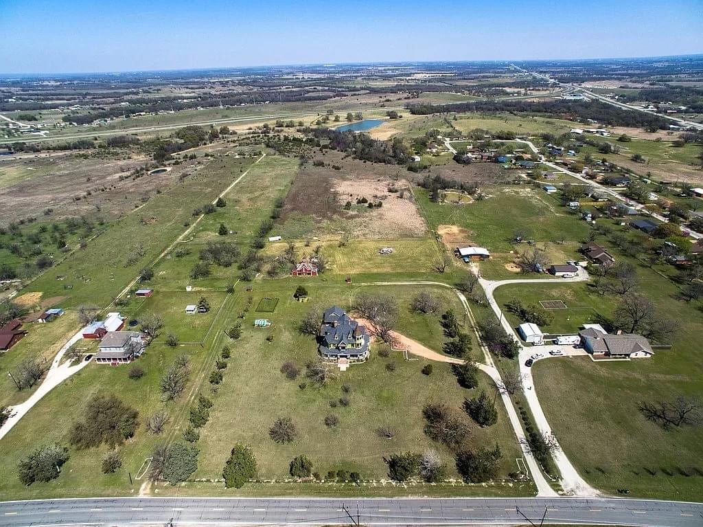 1898 Victorian For Sale In Dublin Texas — Captivating Houses