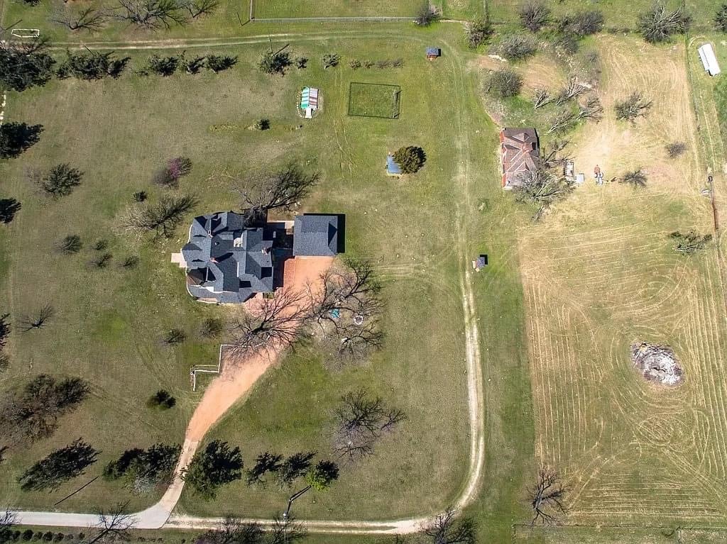 1898 Victorian For Sale In Dublin Texas — Captivating Houses