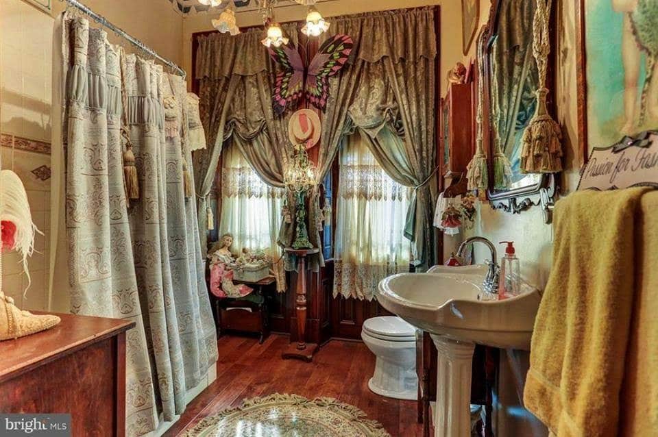 1884 Mansion In Abbottstown Pennsylvania — Captivating Houses