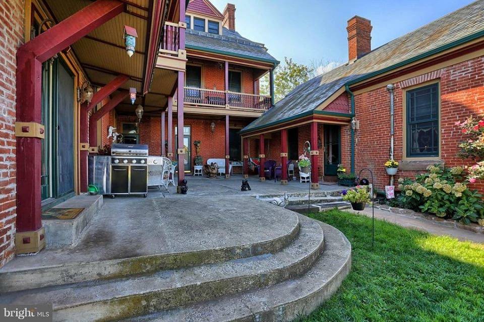 1884 Mansion In Abbottstown Pennsylvania — Captivating Houses