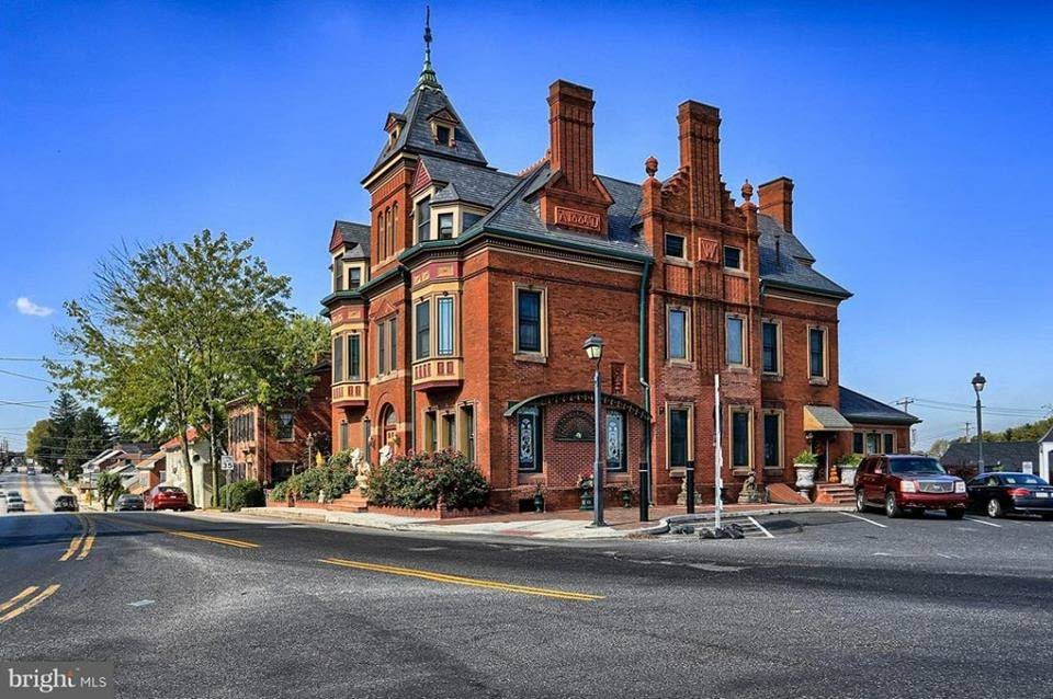 1884 Mansion In Abbottstown Pennsylvania — Captivating Houses